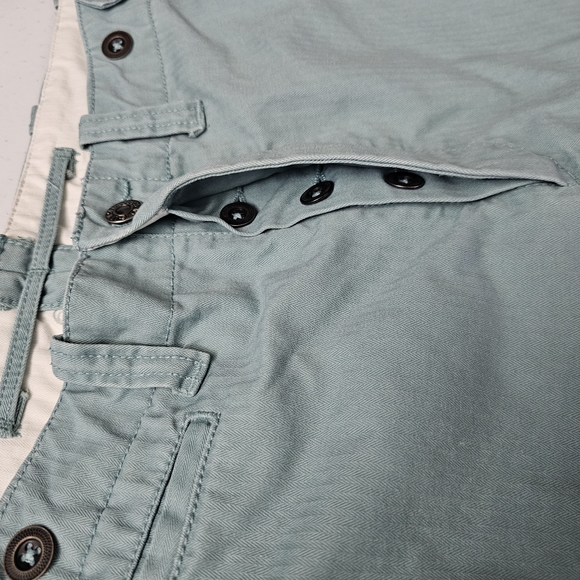 Levi's Men's Aqua Flat Front Cotton Shorts - Picture 4 of 16